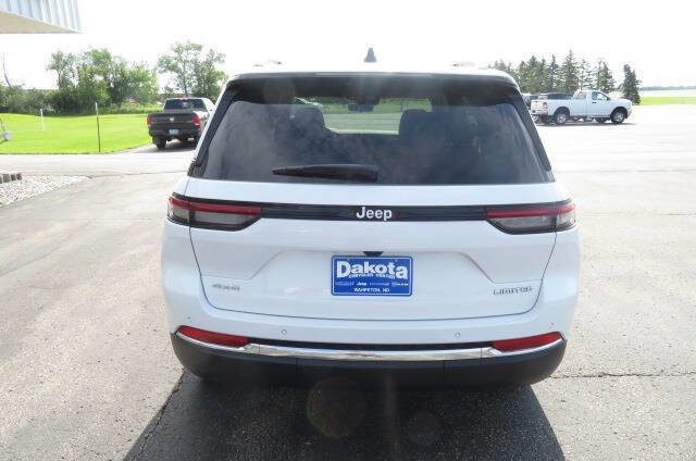 New 2025 Jeep Grand Cherokee Limited w/ Trailer Tow Package image 8