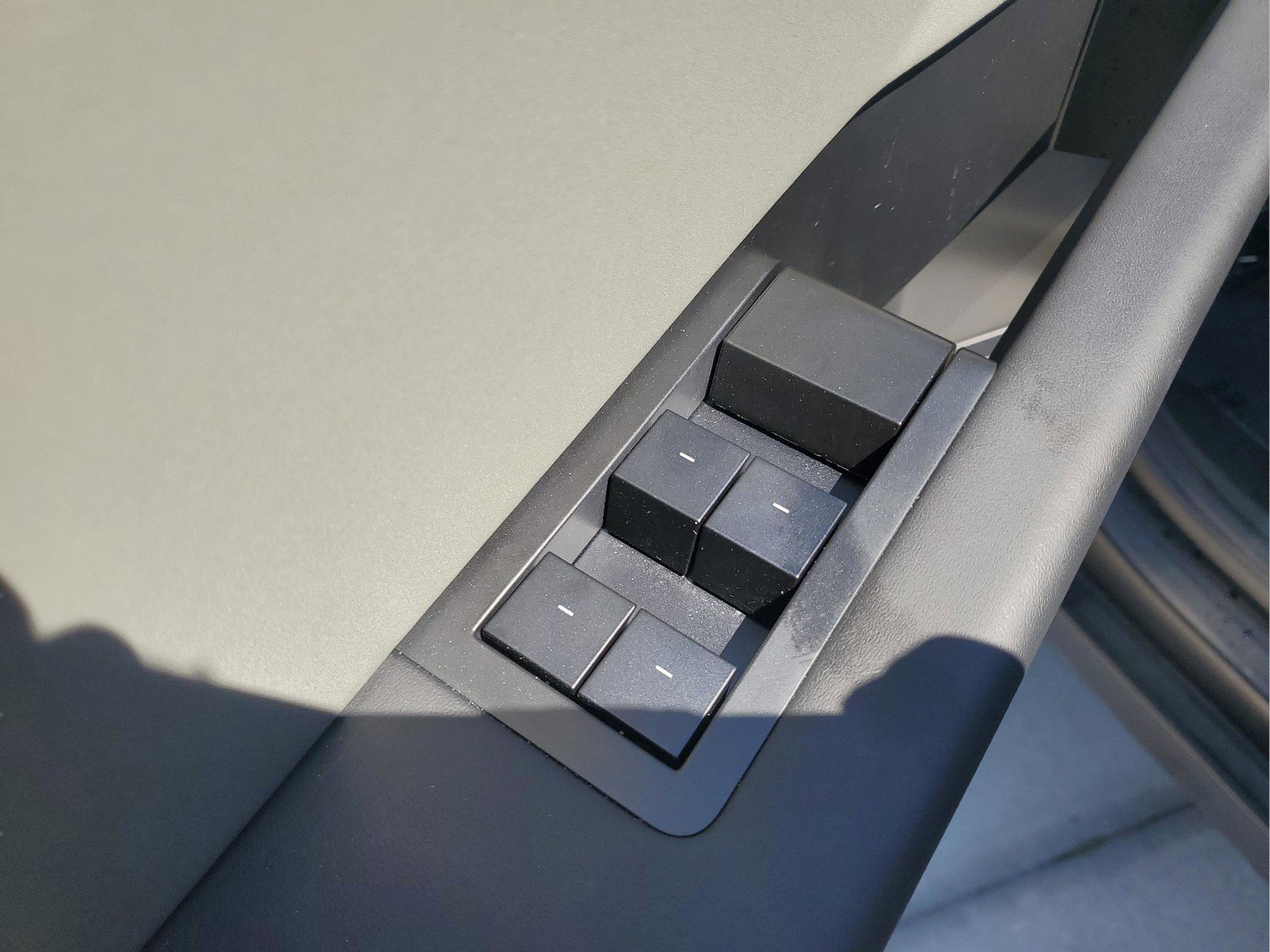 Used 2024 Tesla Cybertruck AWD Crew Cab image 14