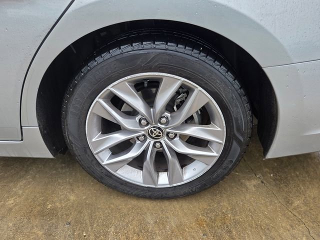 Used 2021 Toyota Avalon XLE image 12