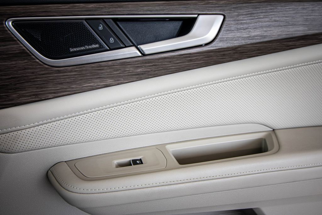 Used 2024 Volkswagen Atlas SEL Premium R-Line image 25