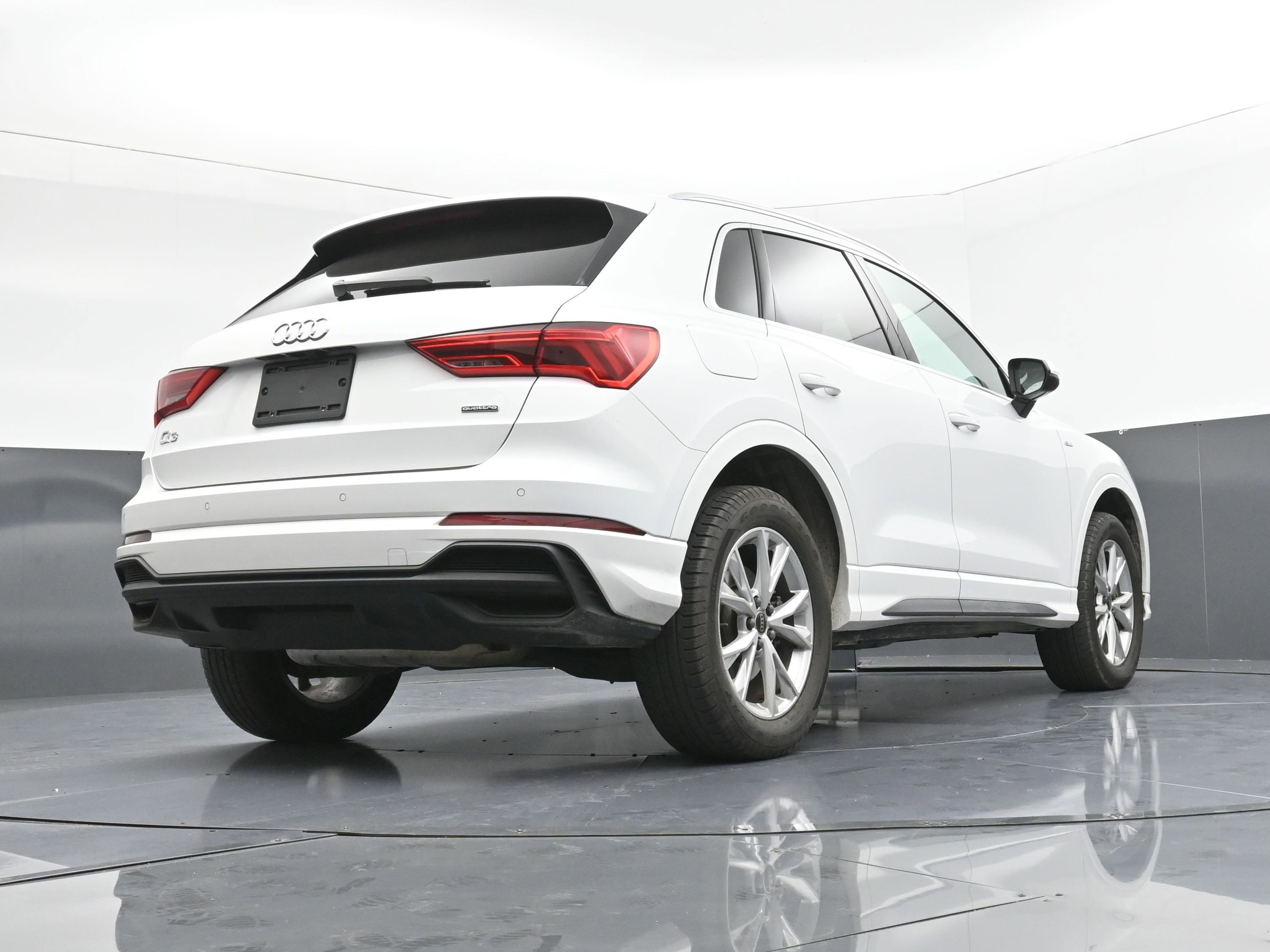 Used 2023 Audi Q3 2.0T Premium w/ Convenience Package image 28