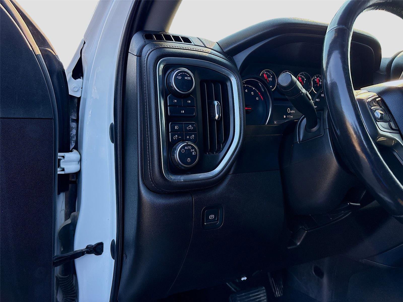 Used 2021 Chevrolet Silverado 2500 LT w/ Convenience Package image 11