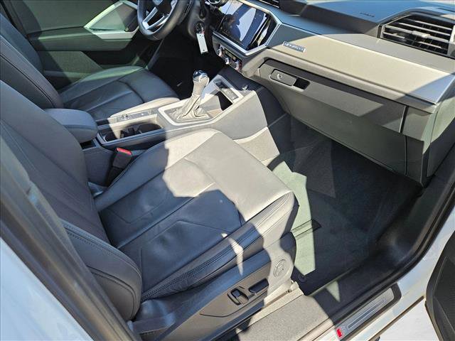 Used 2025 Audi Q3 2.0T Premium image 19
