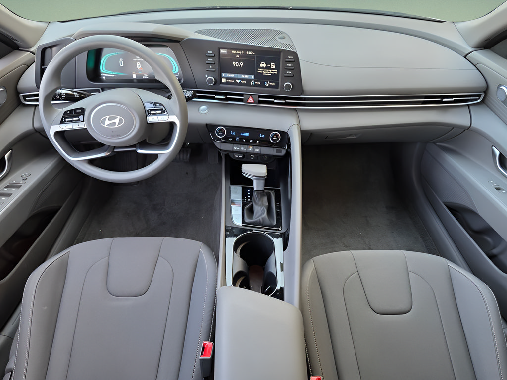 Used 2026 Hyundai Elantra Hybrid FWD image 17