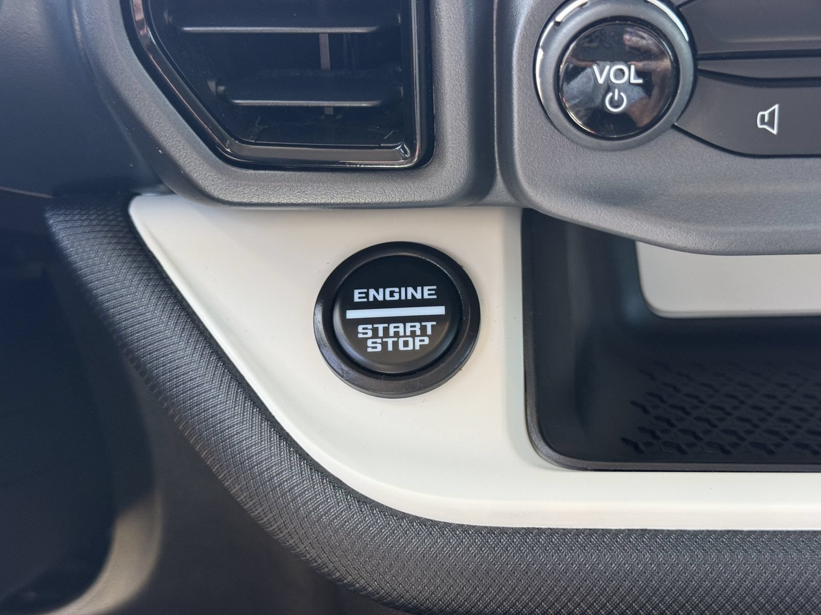 Certified 2024 Ford Bronco Sport Heritage w/ Heritage Convenience Package AWD/4WD image 34