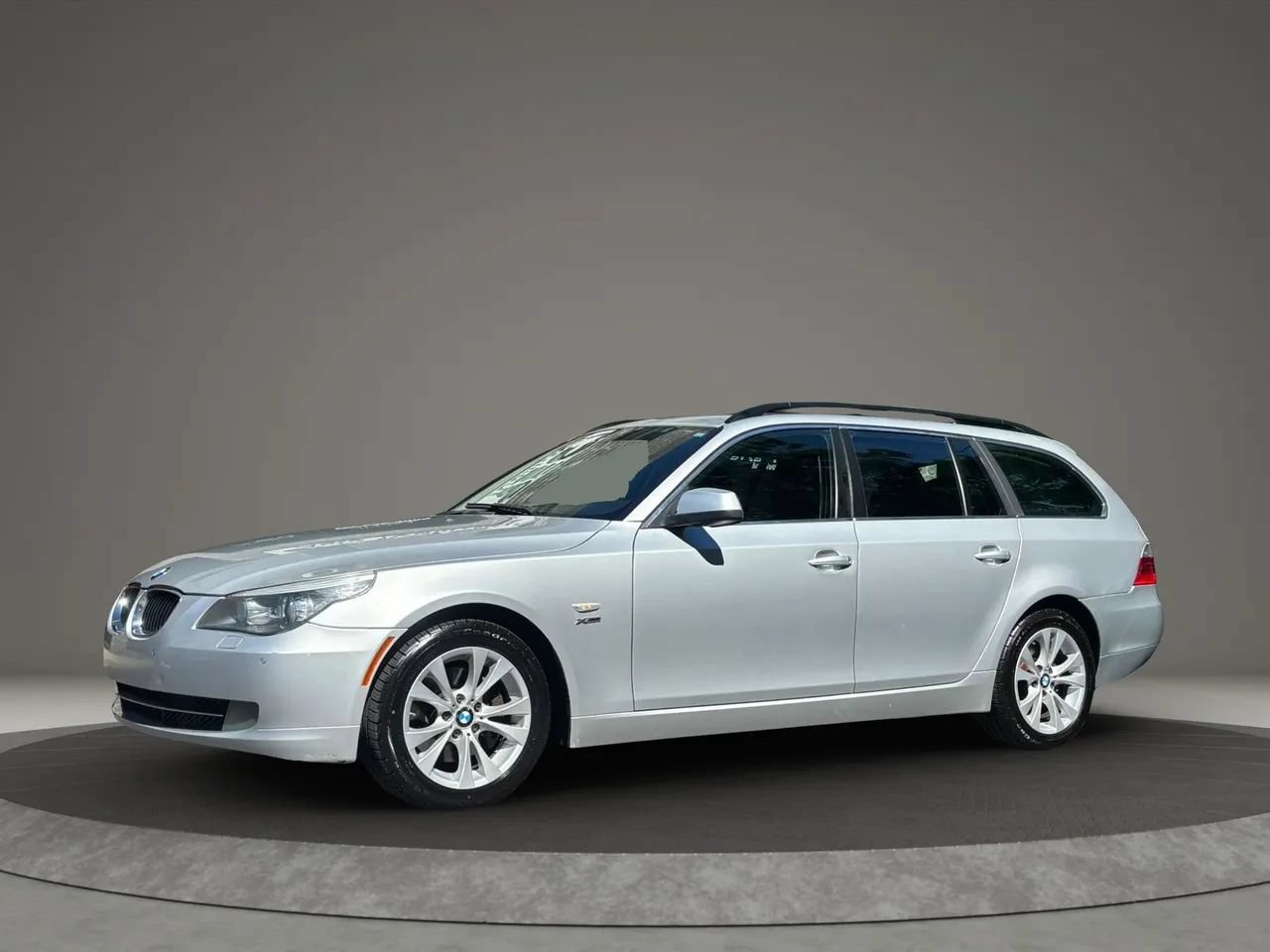 Used 2010 BMW 535i xDrive Wagon AWD/4WD image 1