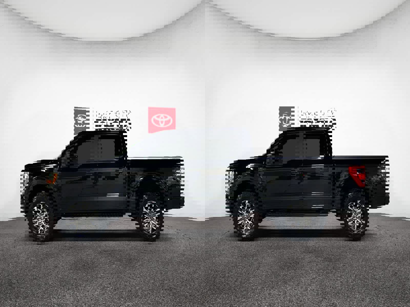 Used 2022 Ford F150 XL w/ STX Appearance Package image 3