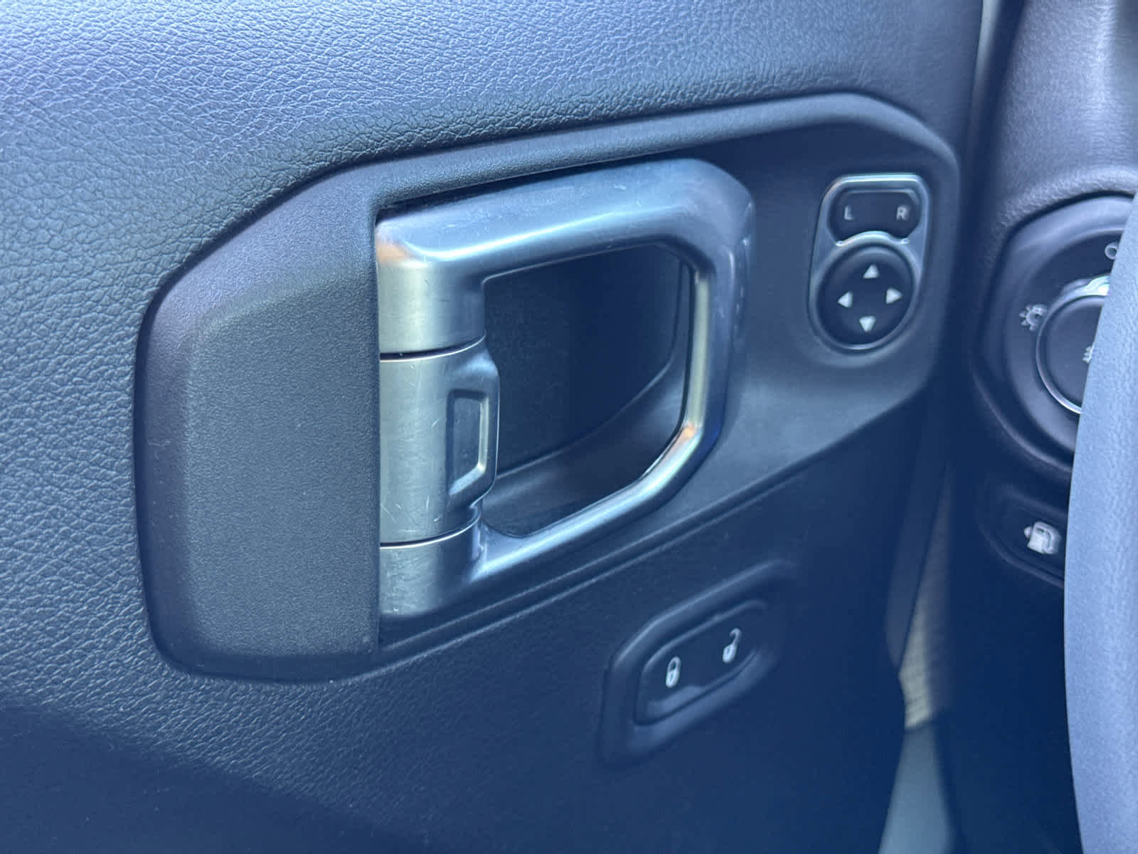 Used 2023 Jeep Wrangler Unlimited image 23