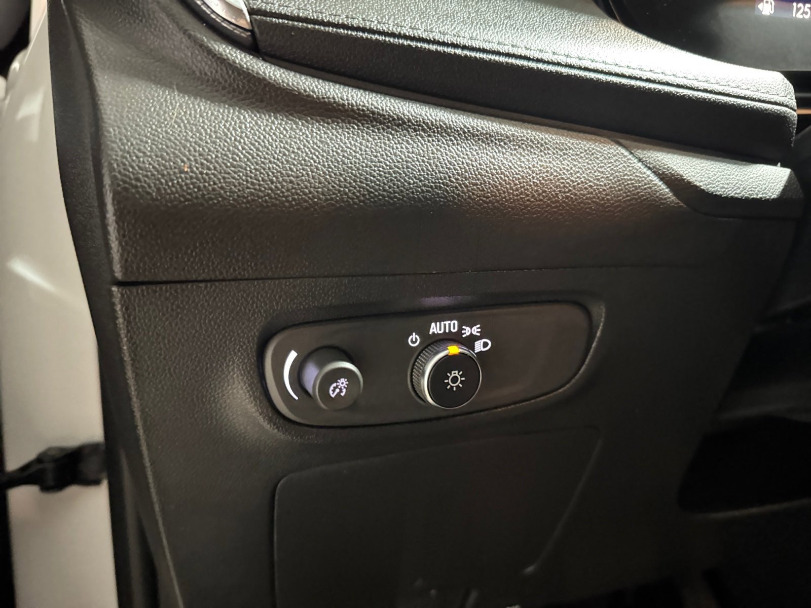 Used 2025 Buick Encore GX Sport Touring w/ Comfort Package image 44