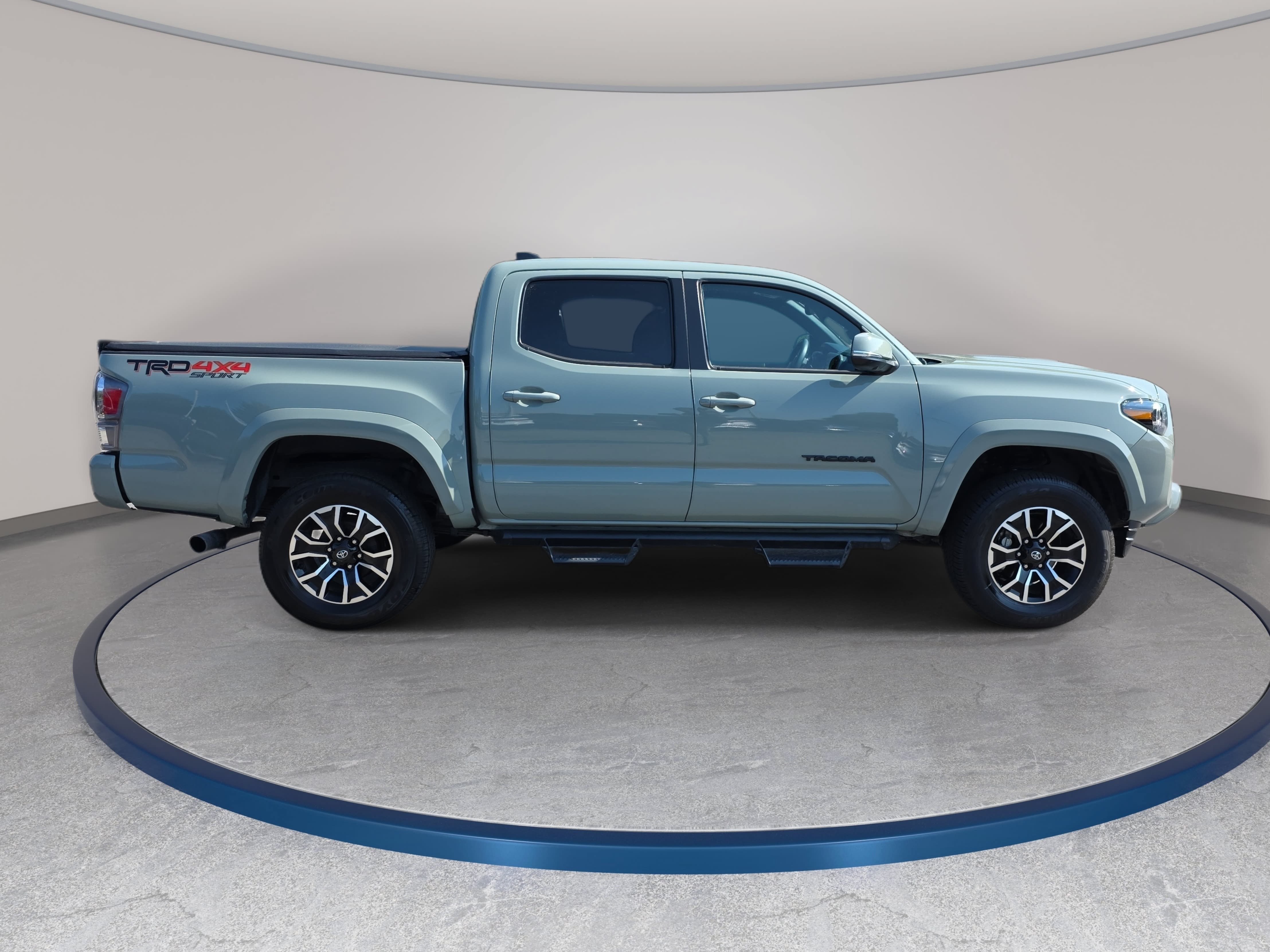 Used 2023 Toyota Tacoma TRD Sport w/ TRD Premium Sport Package AWD/4WD image 4
