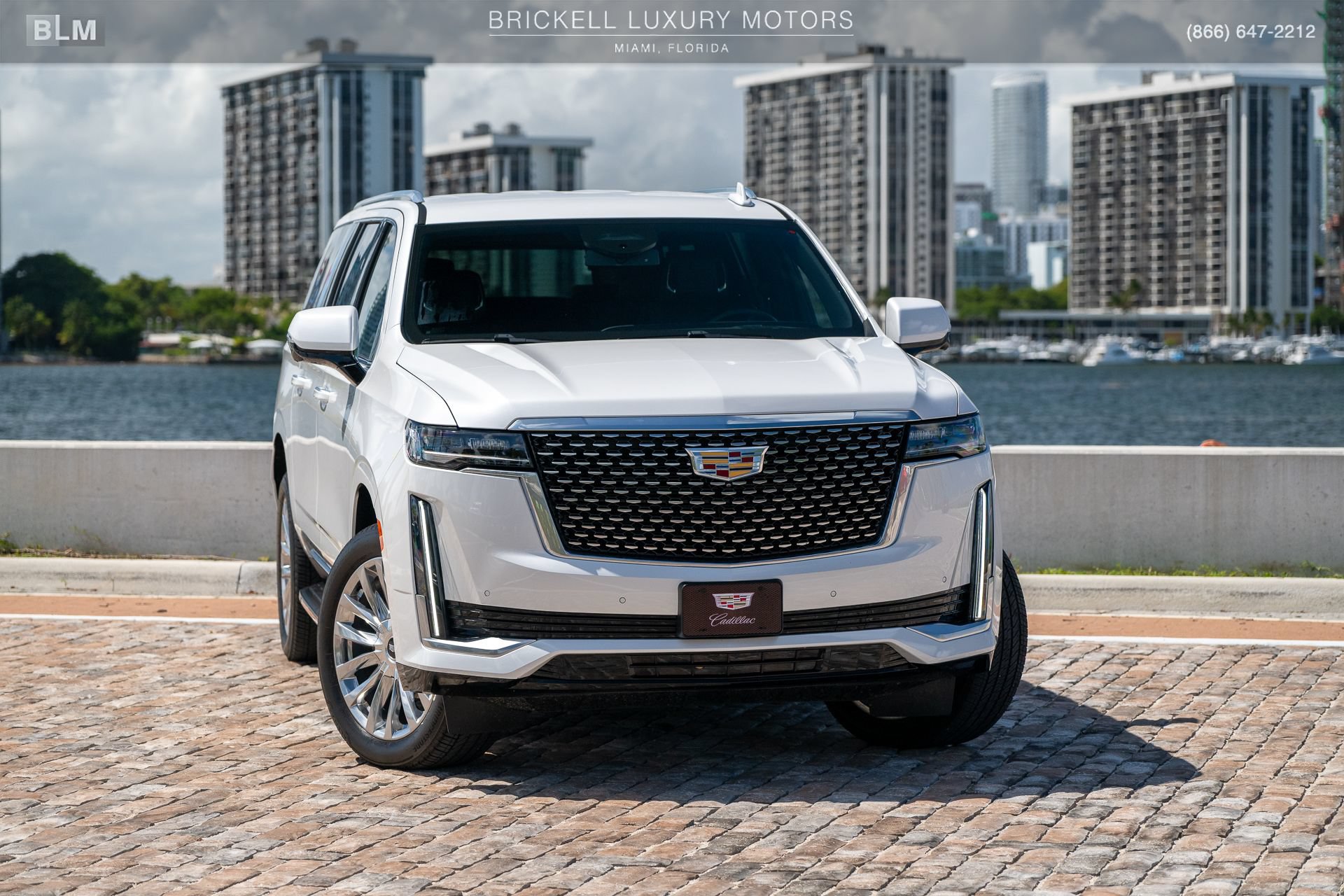 Used 2024 Cadillac Escalade ESV Luxury AWD/4WD image 2