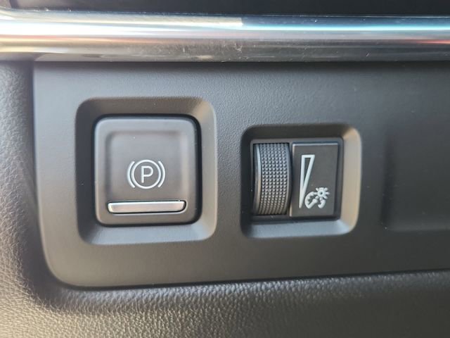 Used 2023 Cadillac XT4 Sport w/ Cold Weather Package image 17