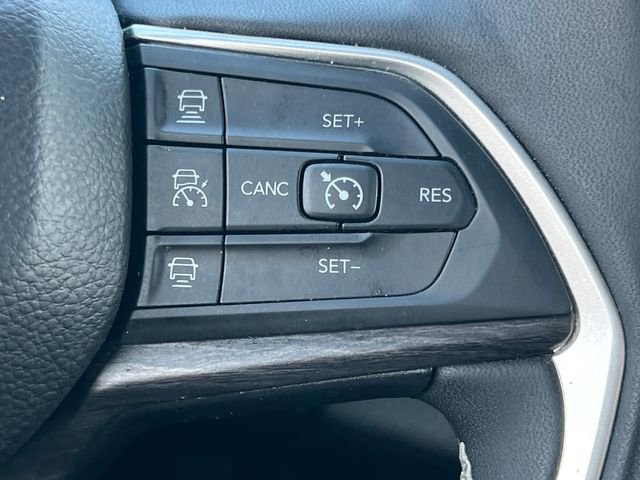 Used 2024 Jeep Grand Cherokee L Limited w/ Black Appearance Package image 24