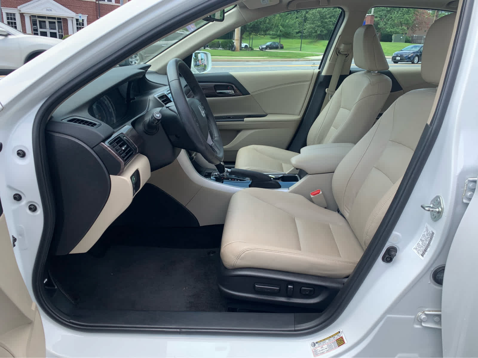 Used 2017 Honda Accord Touring image 11