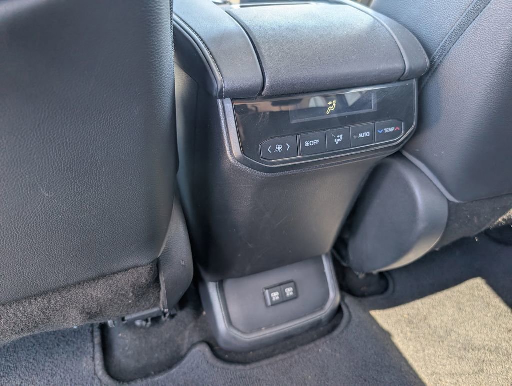 Used 2020 Toyota Highlander XLE image 27