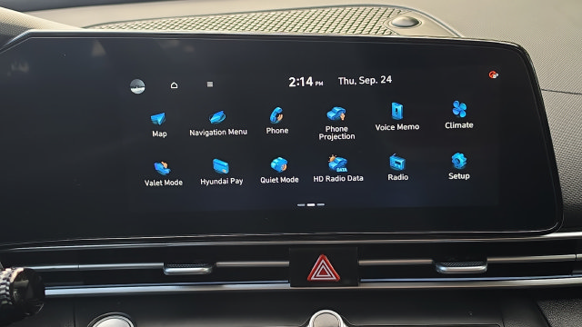 Used 2024 Hyundai Elantra SEL FWD image 22