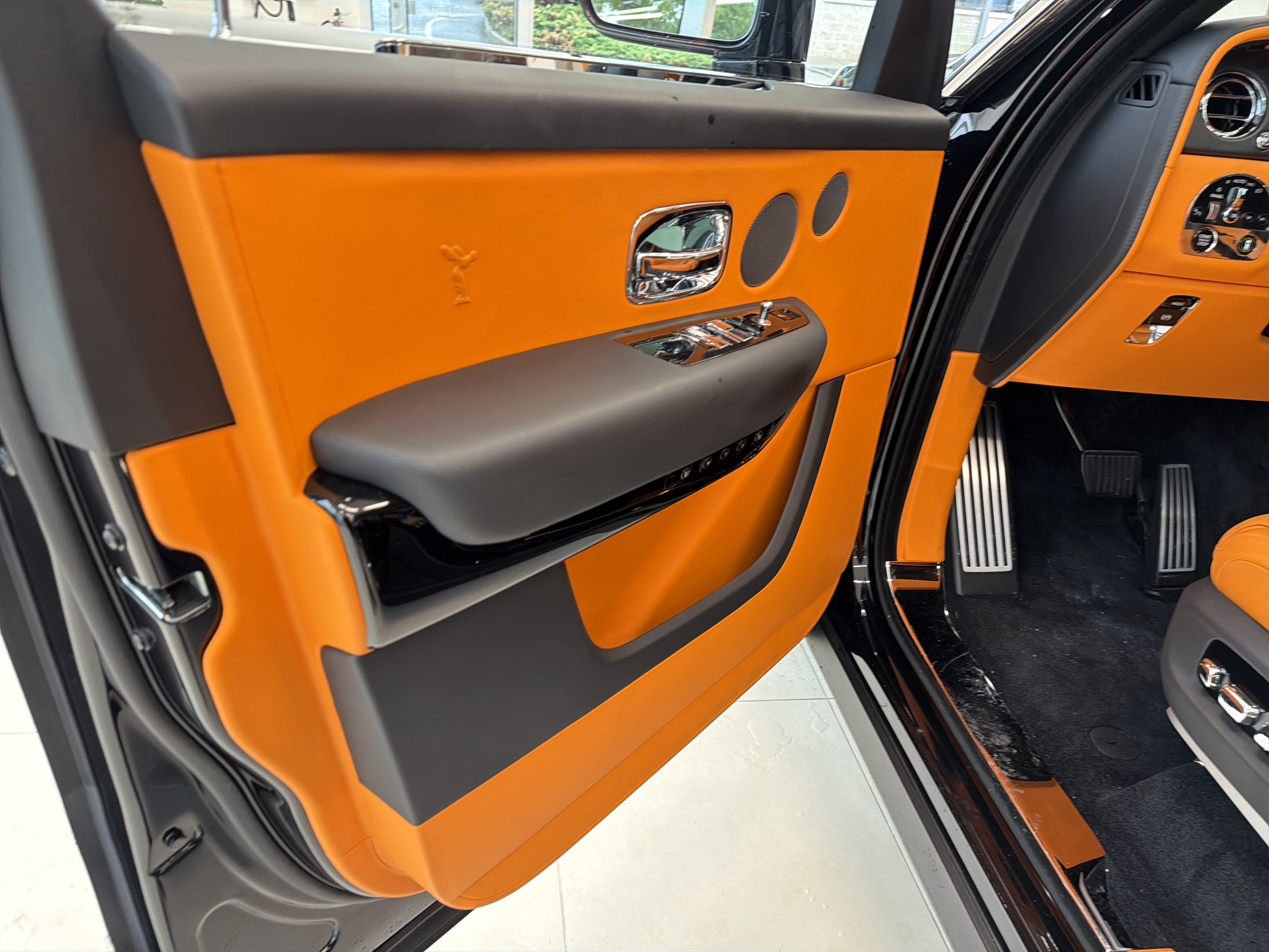 Certified 2022 Rolls-Royce Cullinan AWD/4WD image 13