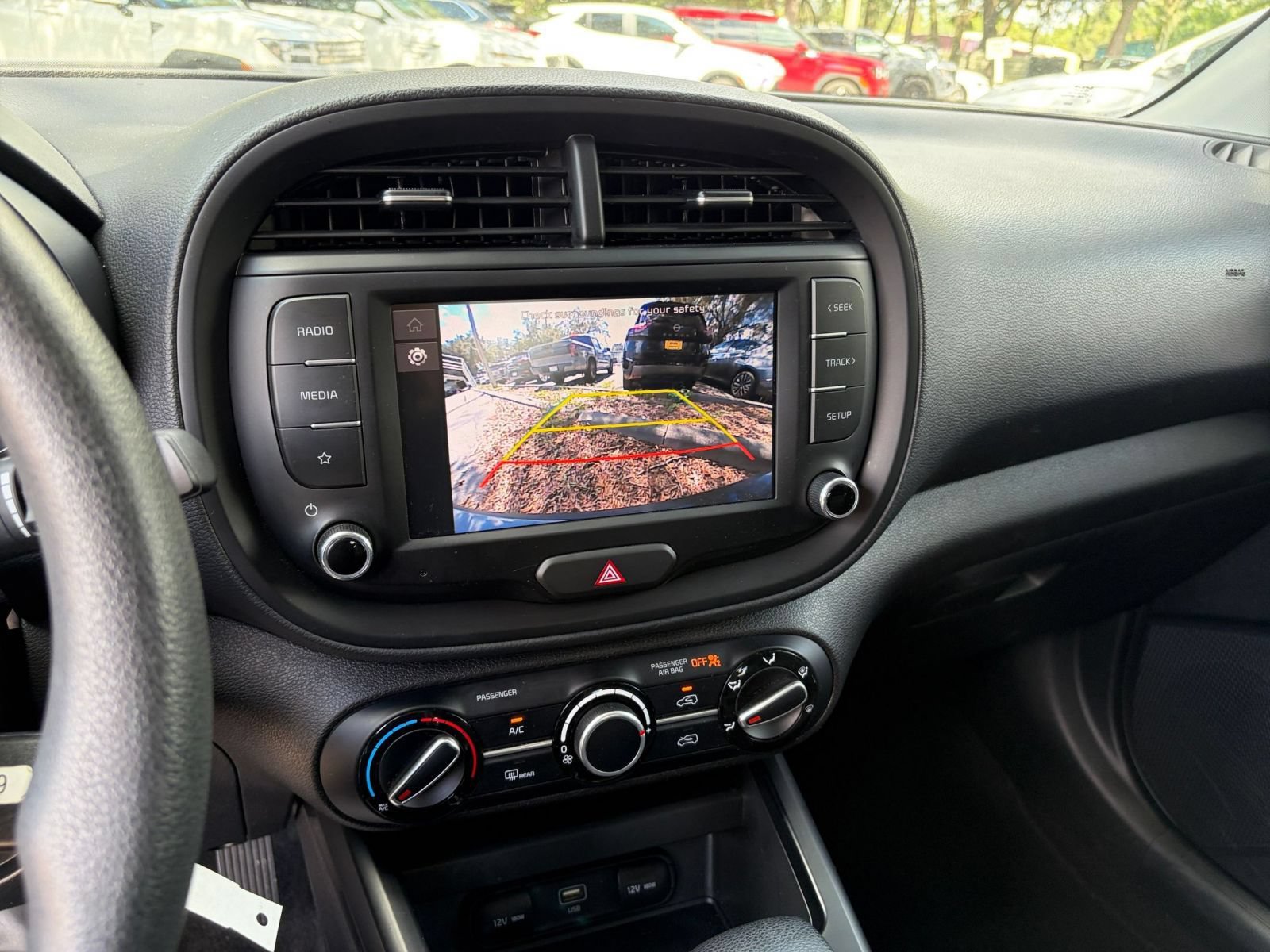 Used 2025 Kia Soul LX w/ LX Technology Package FWD image 21