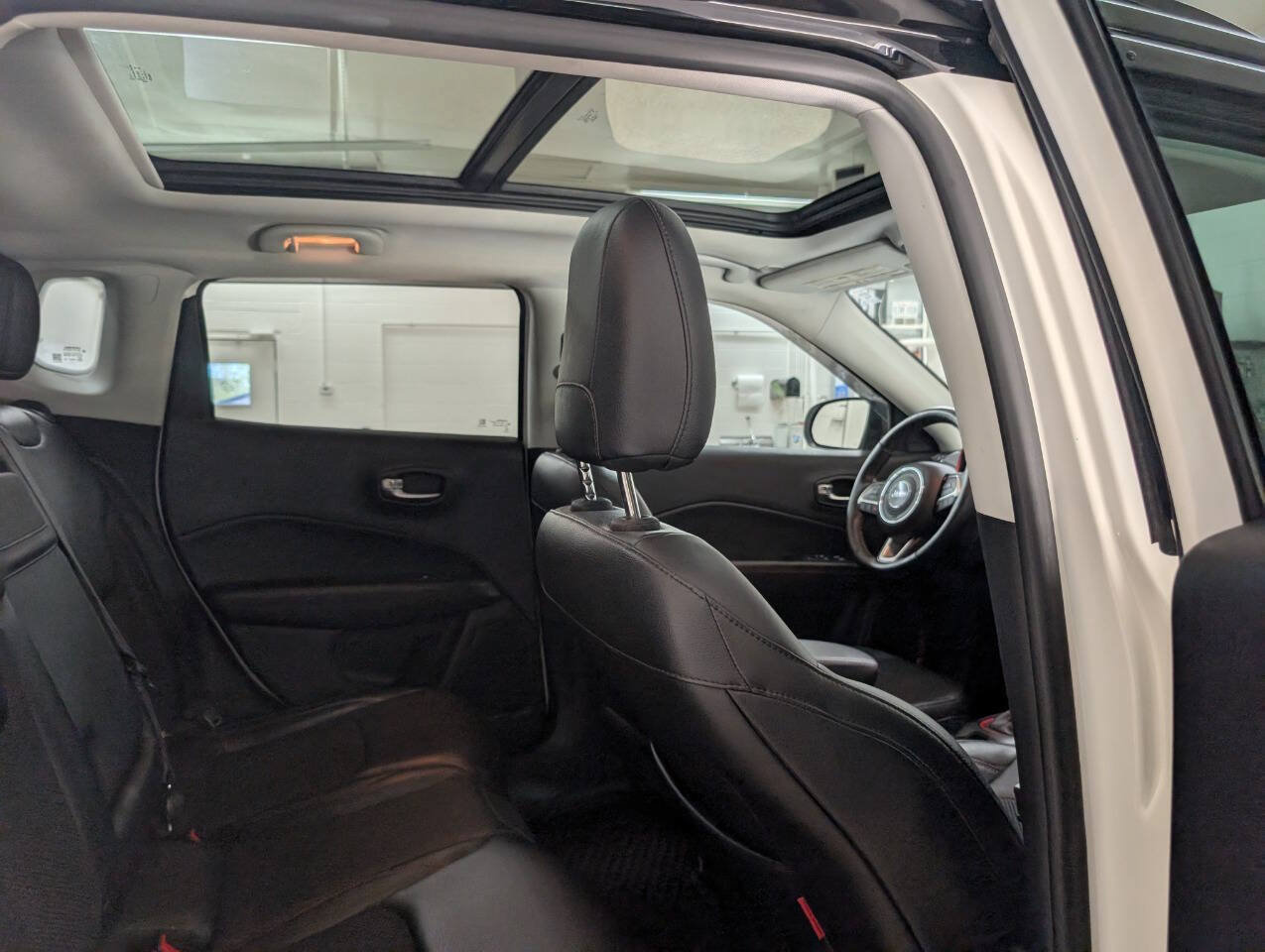 Used 2018 Jeep Compass Trailhawk w/ Navigation Group AWD/4WD image 21