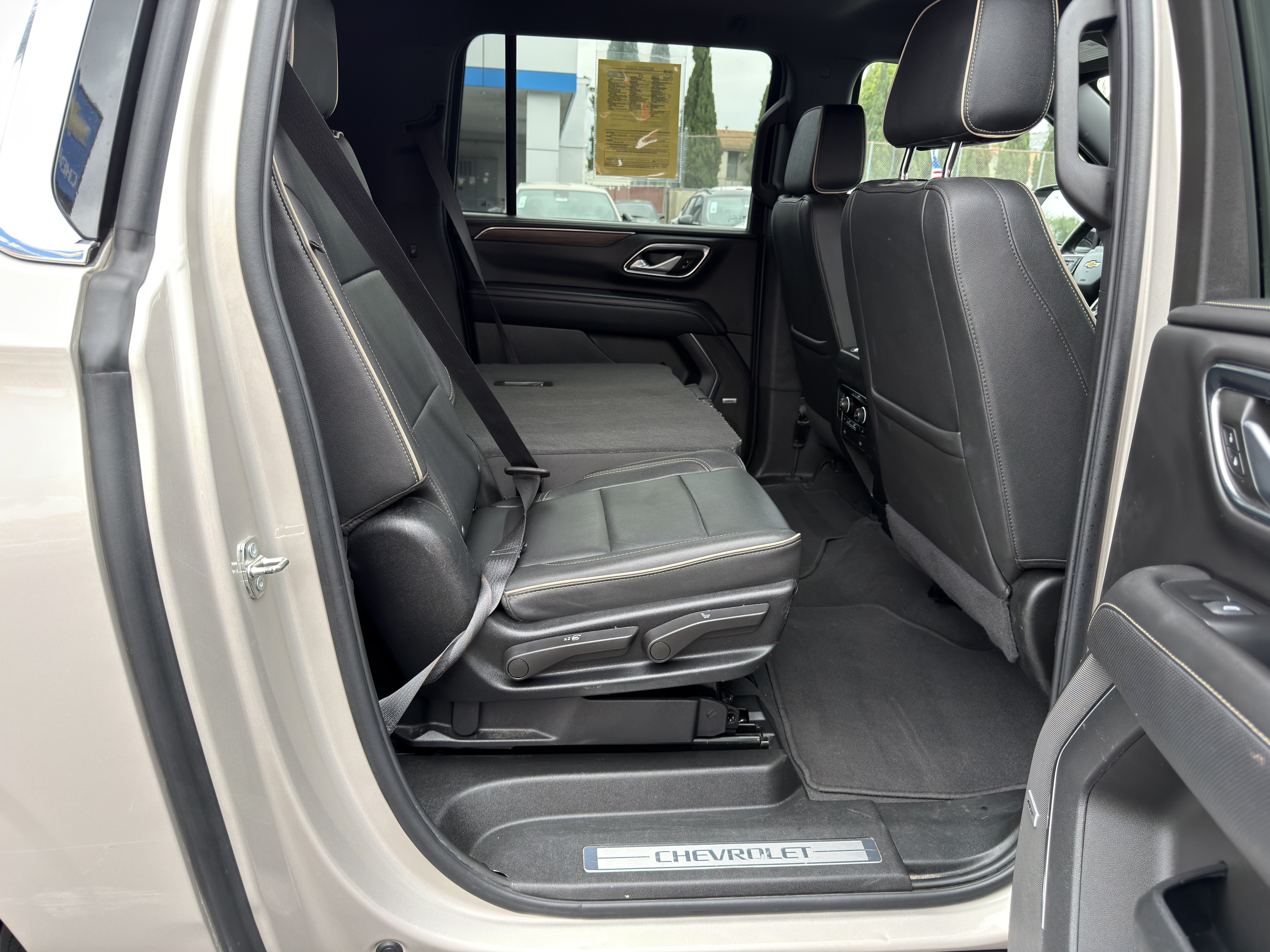 Used 2024 Chevrolet Suburban Premier AWD/4WD image 12