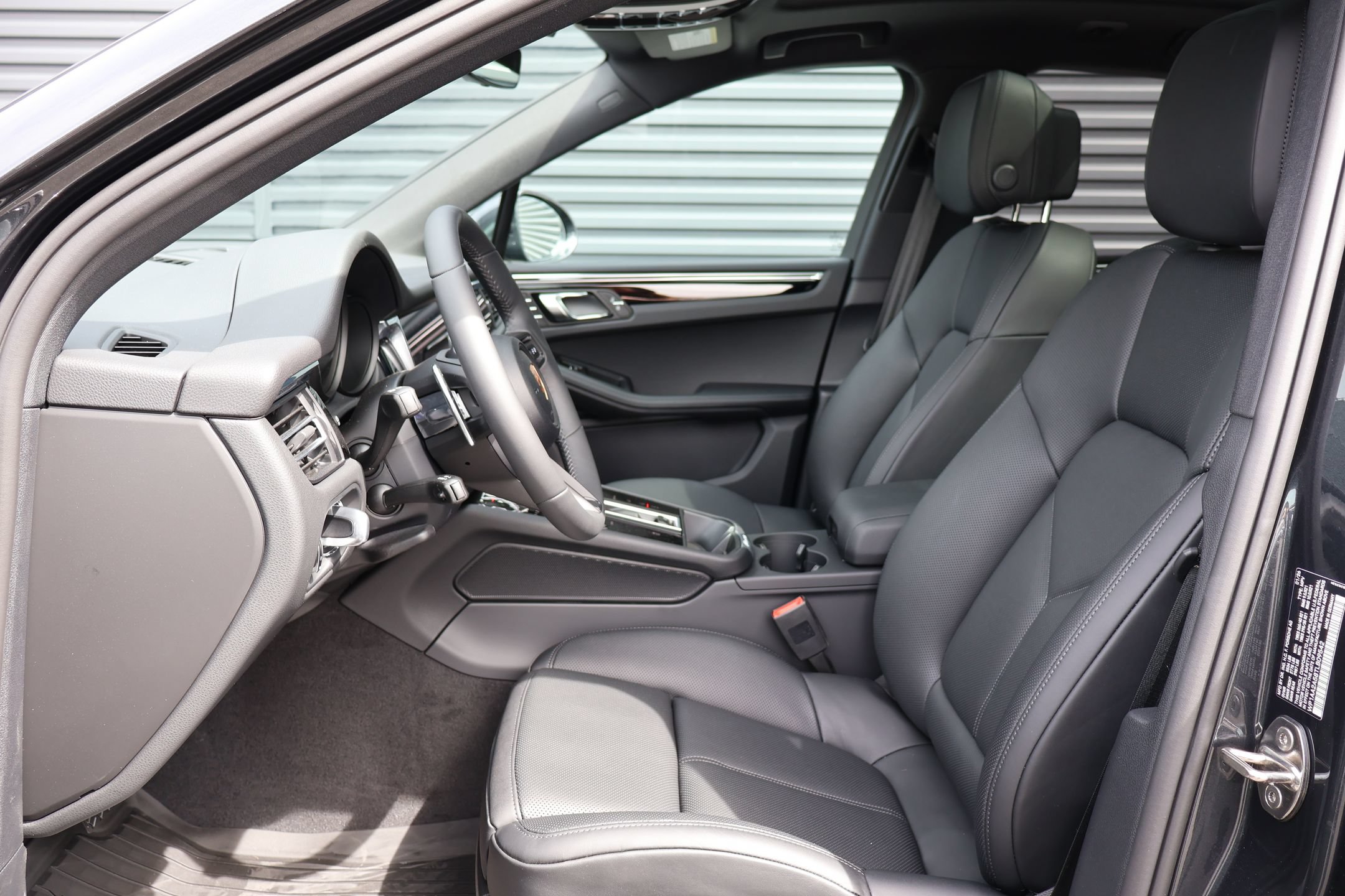 New 2026 Porsche Macan AWD/4WD image 5