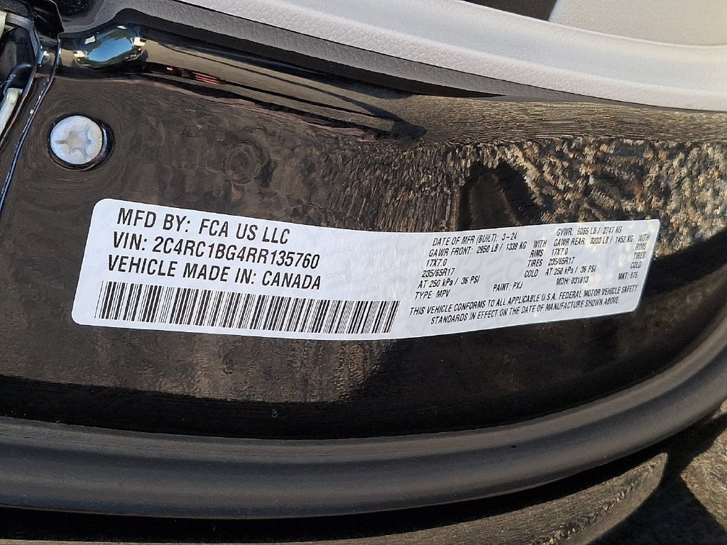 Used 2024 Chrysler Pacifica Touring-L FWD image 29