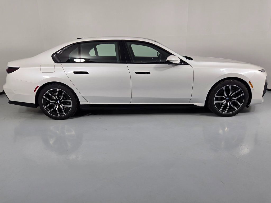 New 2026 BMW 750e xDrive image 6