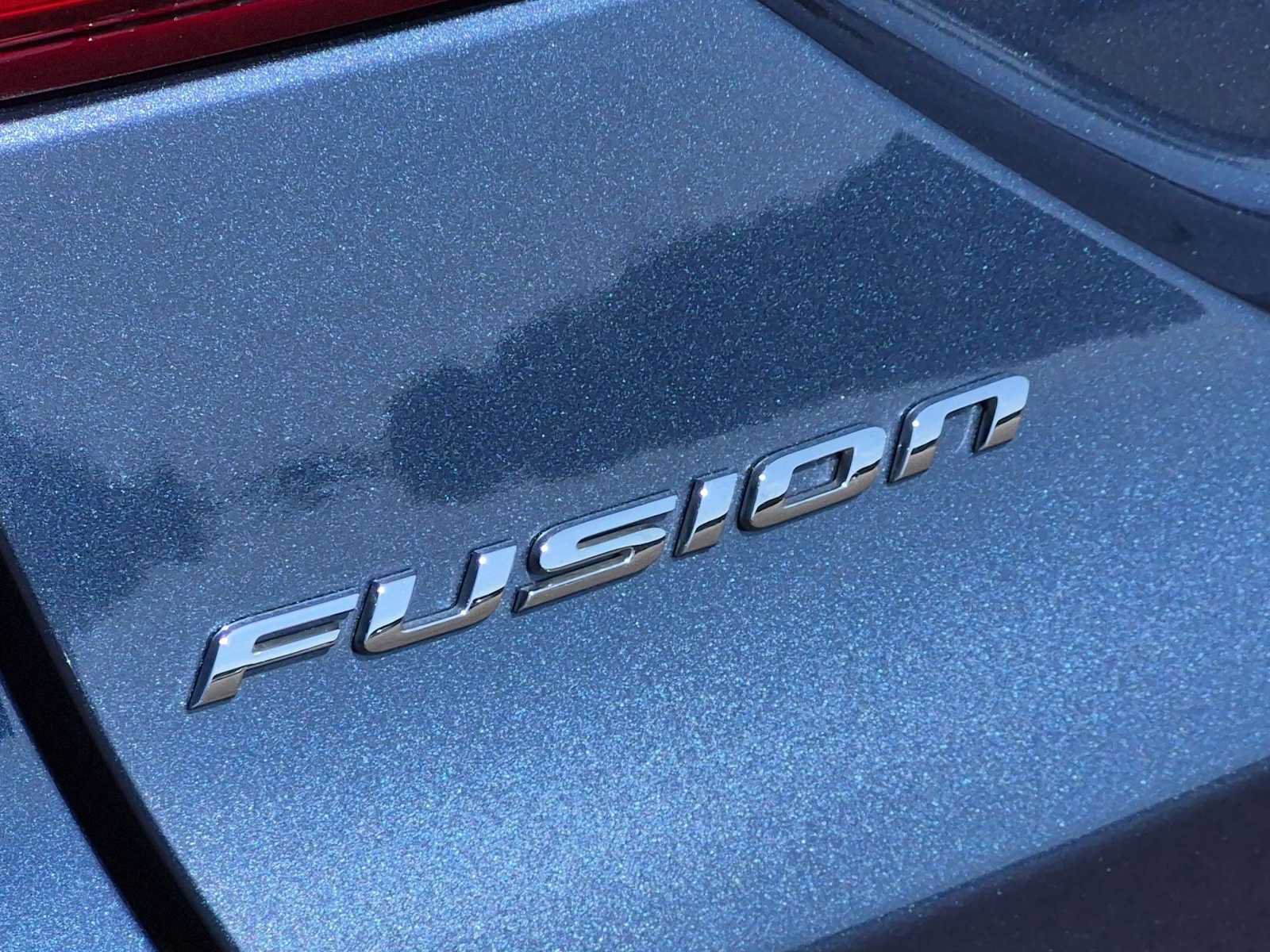 Used 2018 Ford Fusion SE w/ Fusion SE Technology Package FWD image 12