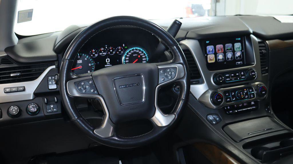 Used 2020 GMC Yukon XL Denali w/ Denali Premium Package AWD/4WD image 21