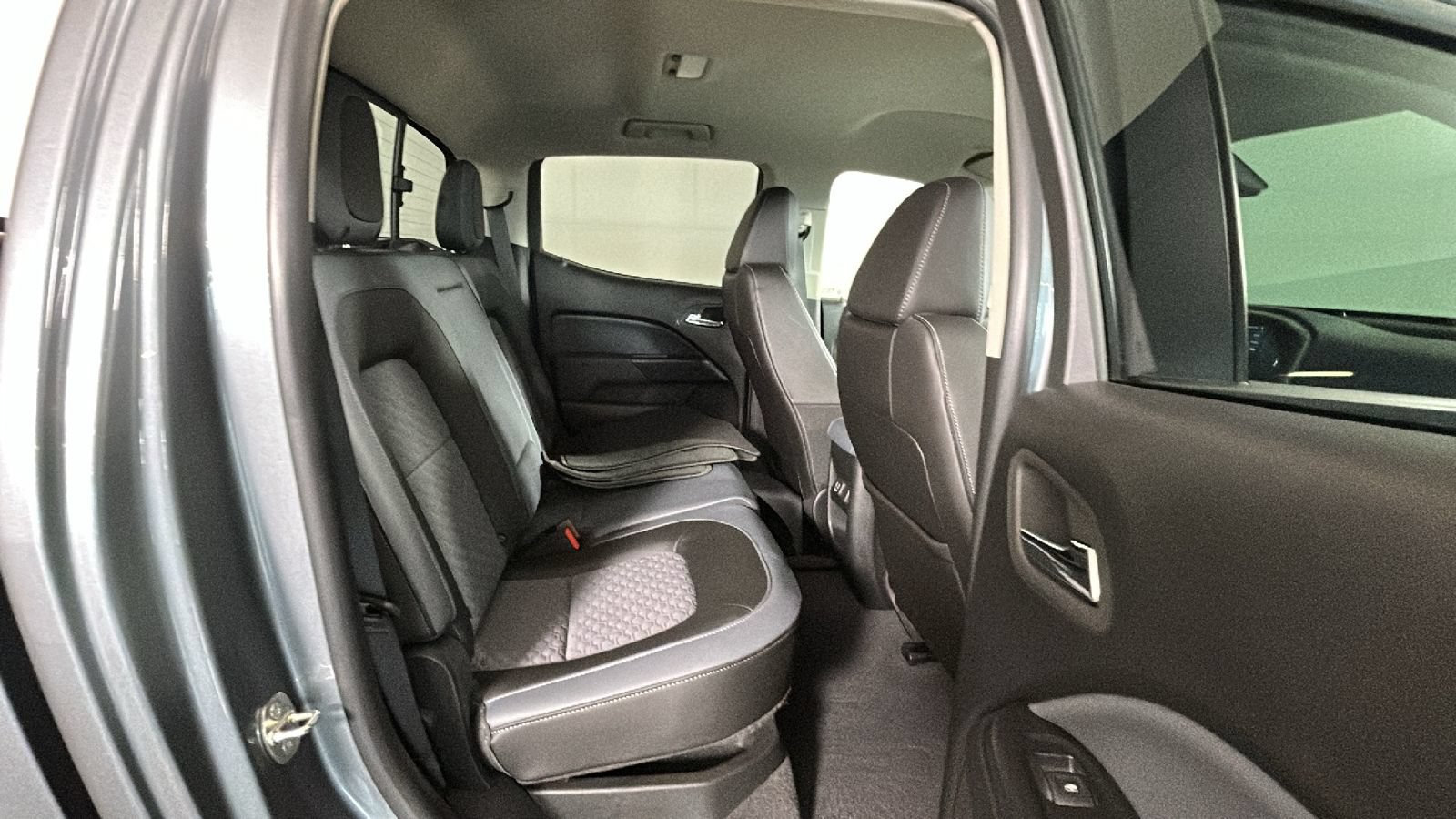 Used 2019 Chevrolet Colorado Z71 AWD/4WD image 34