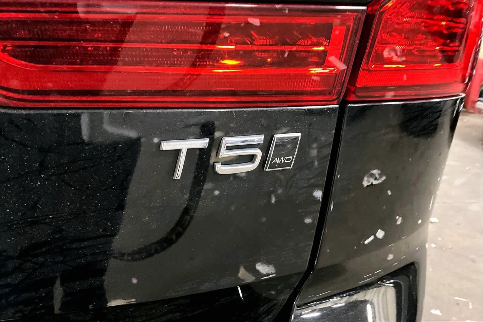 Used 2021 Volvo XC60 T5 Momentum w/ Premium Package AWD/4WD image 10