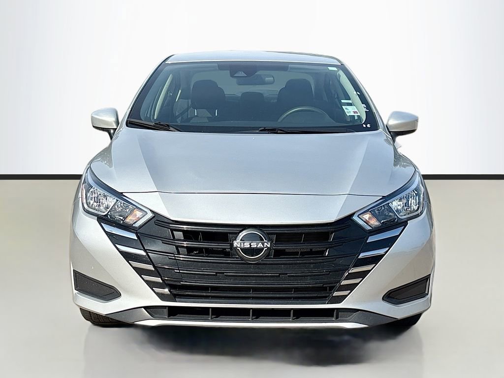 Used 2023 Nissan Versa SV image 2