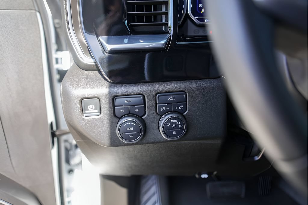 Used 2024 Chevrolet Silverado 1500 RST AWD/4WD image 17