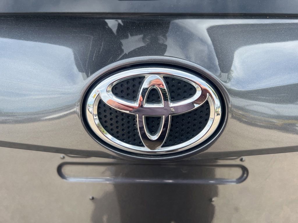 Used 2017 Toyota RAV4 LE w/ All Weather Liner Package AWD/4WD image 30