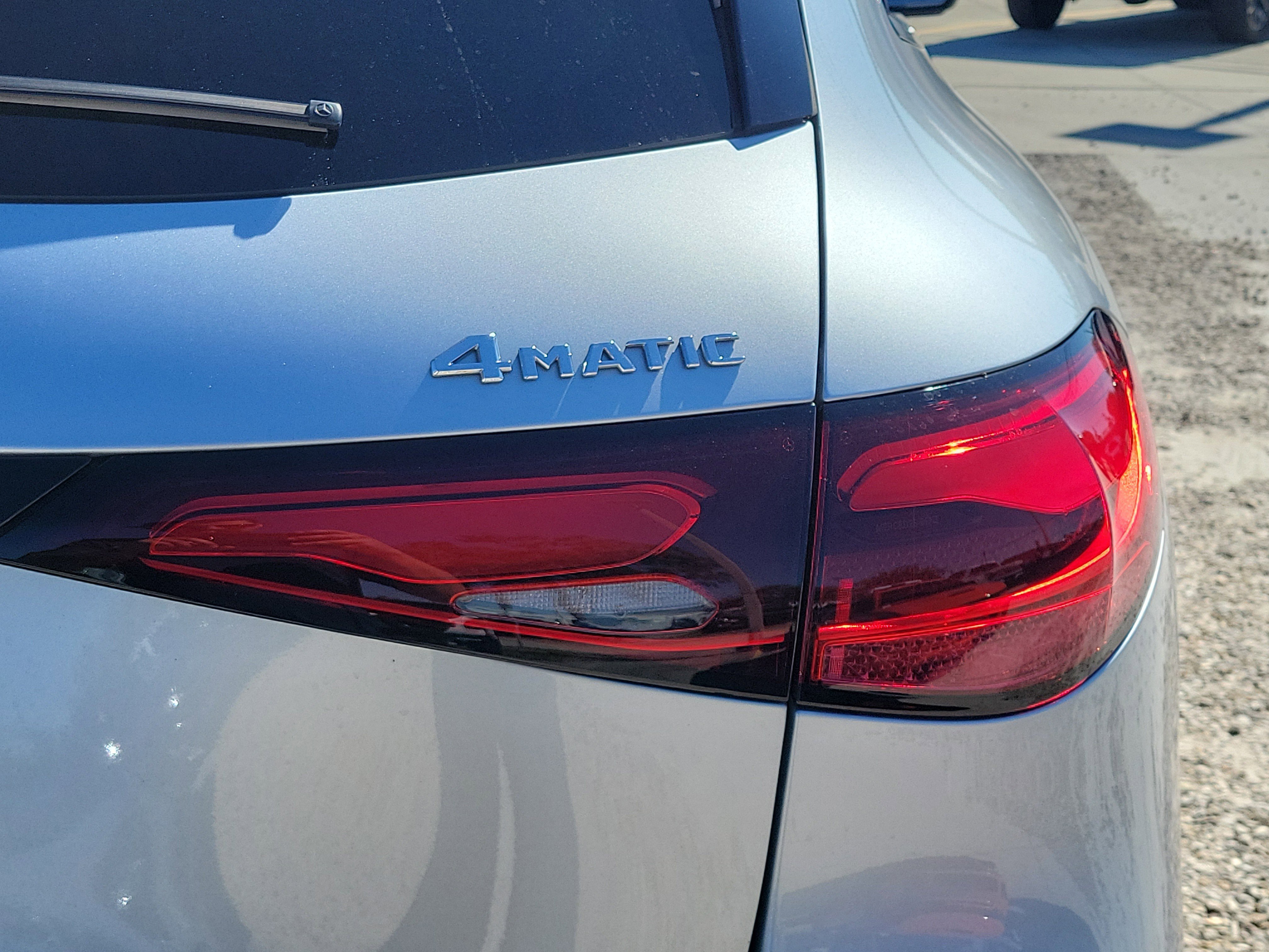 Used 2023 Mercedes-Benz GLC 300 4MATIC image 11