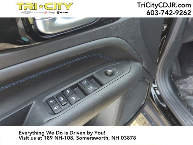 New 2026 Jeep Compass Latitude image 11