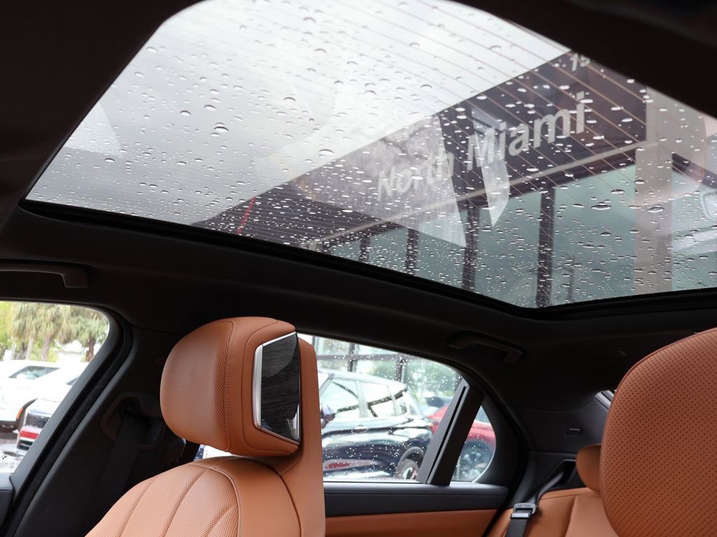 Used 2023 BMW 740i w/ Parking Assistance Package image 24