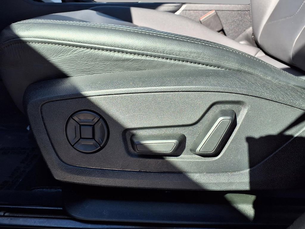 Used 2025 Audi Q3 2.0T Premium image 24