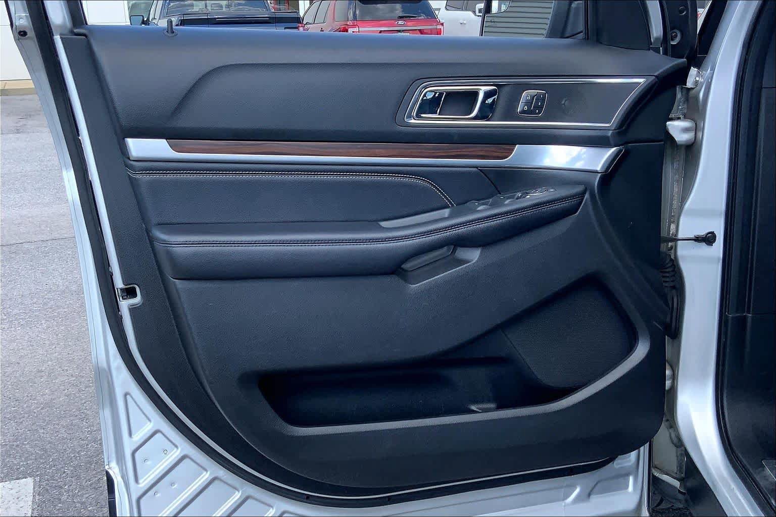 Used 2018 Ford Explorer Limited AWD/4WD image 21