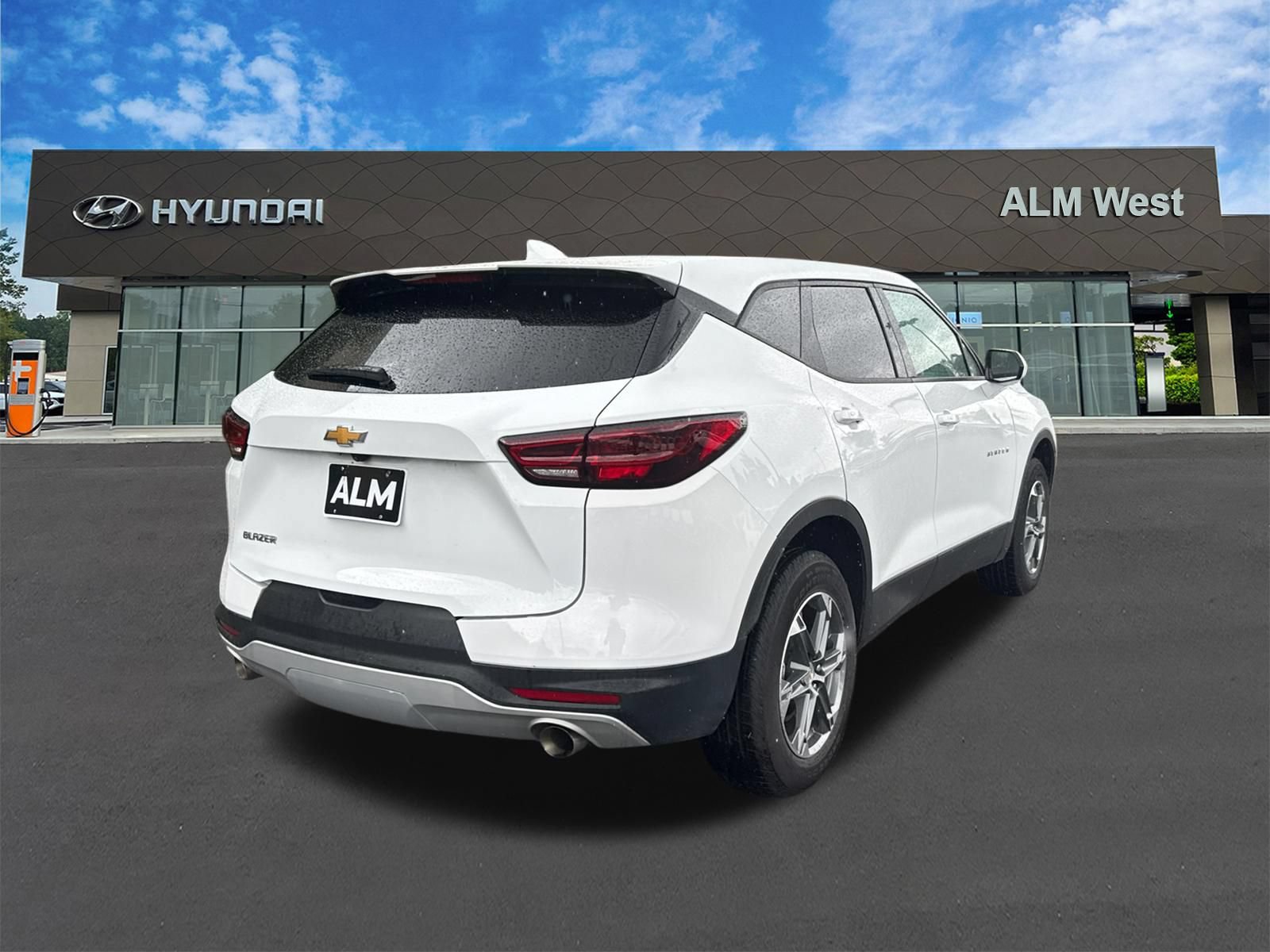 Used 2025 Chevrolet Blazer LT FWD image 5