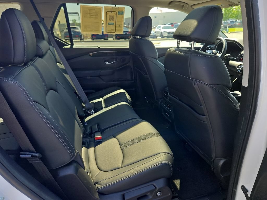 Used 2023 Honda Pilot Touring image 32
