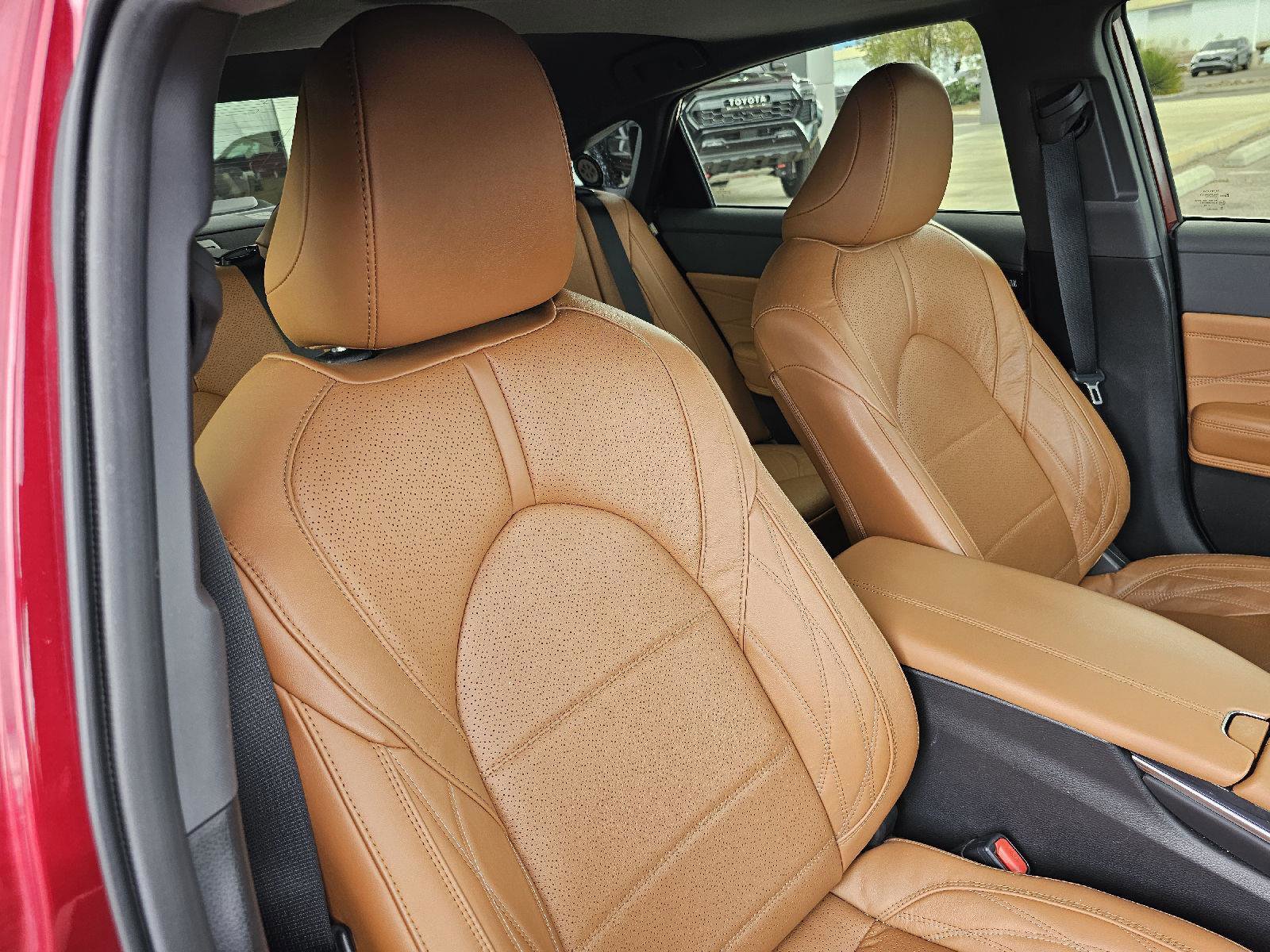 Used 2022 Toyota Avalon Limited image 17