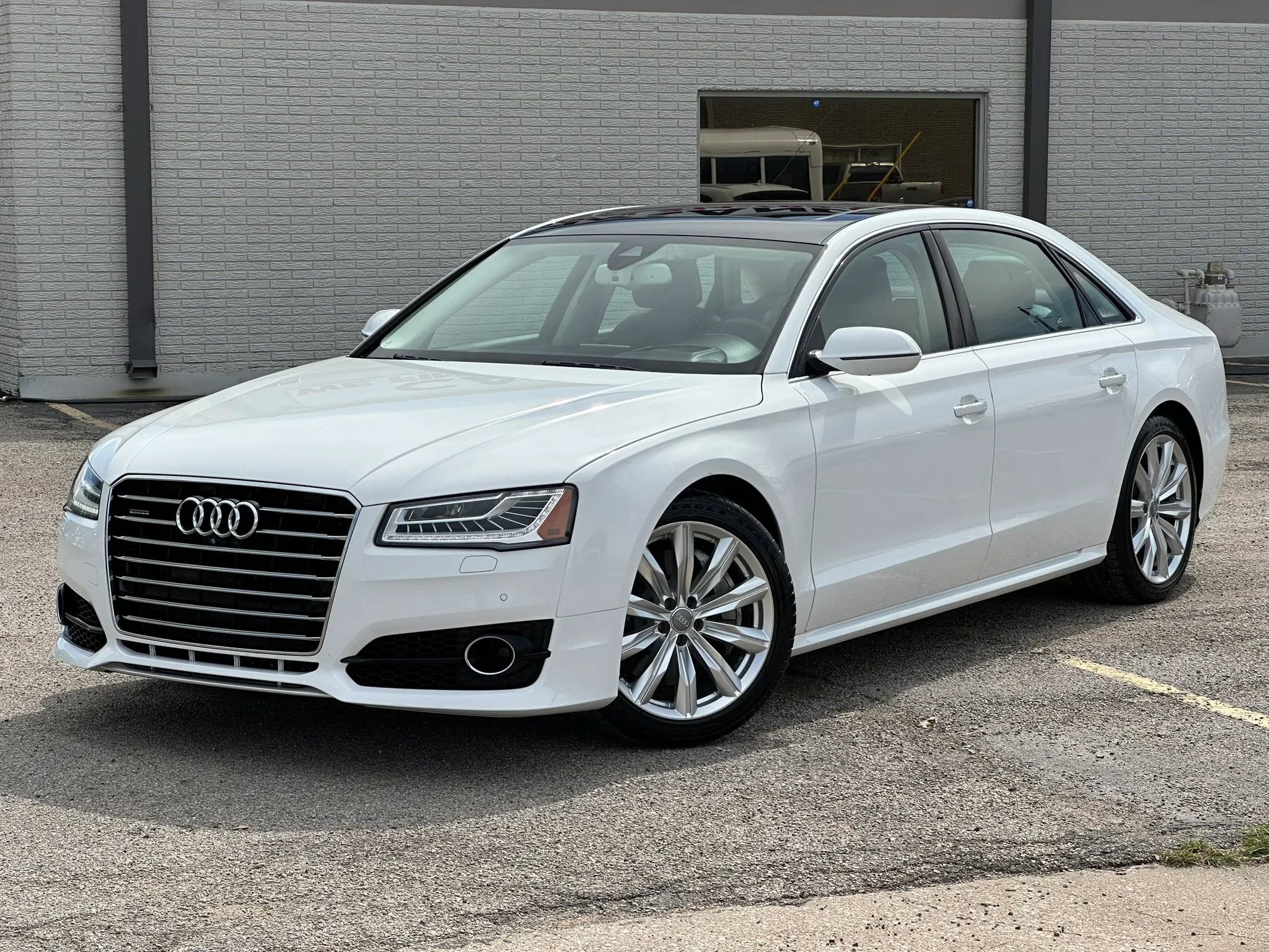 Used 2016 Audi A8 L 4.0T AWD/4WD image 2
