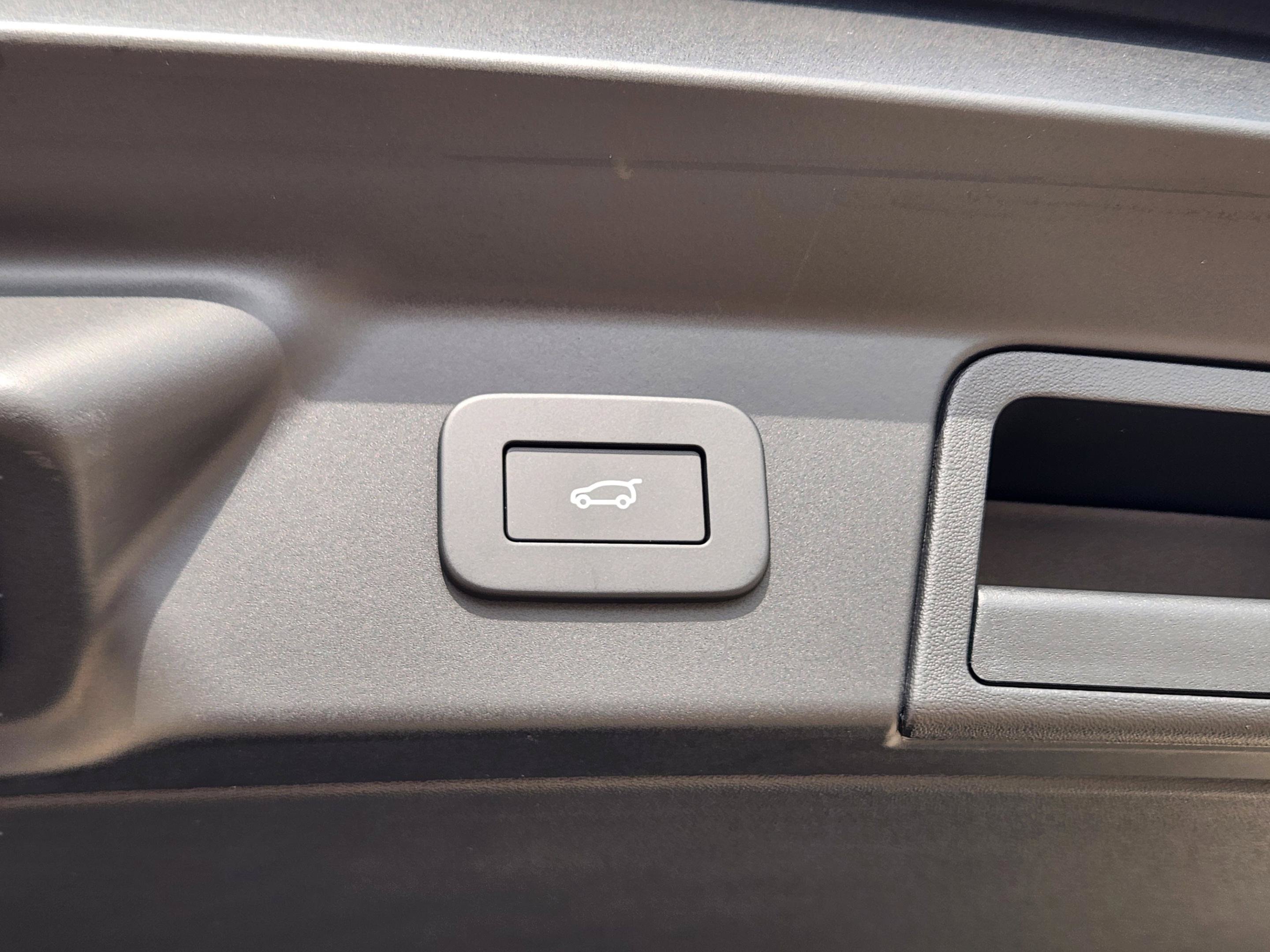 New 2026 Land Rover Range Rover Velar Dynamic SE AWD/4WD image 31