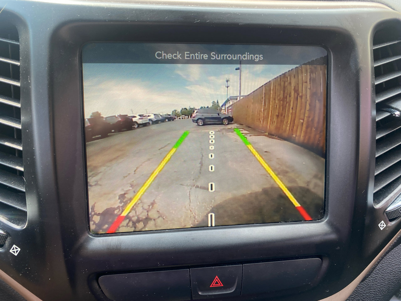 Used 2017 Jeep Cherokee Limited image 18