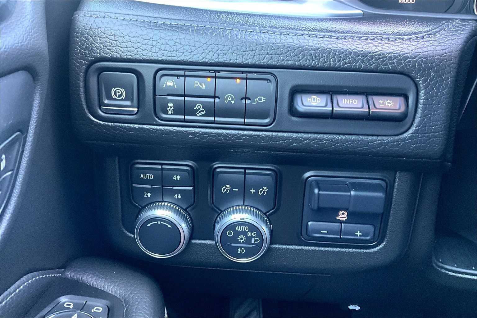 Used 2021 GMC Yukon Denali w/ Denali Premium Package image 36