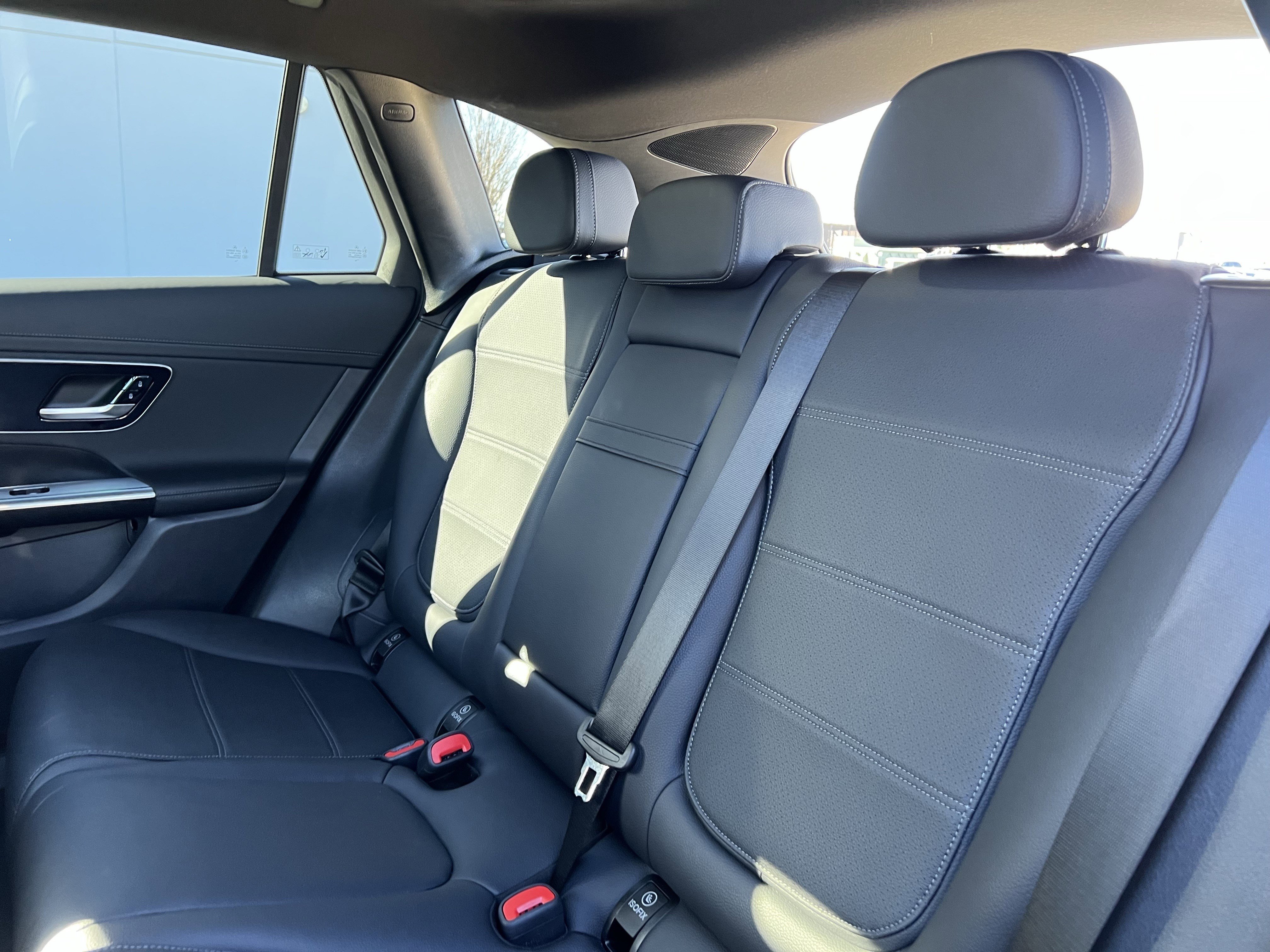 Used 2024 Mercedes-Benz GLC 300 4MATIC image 32