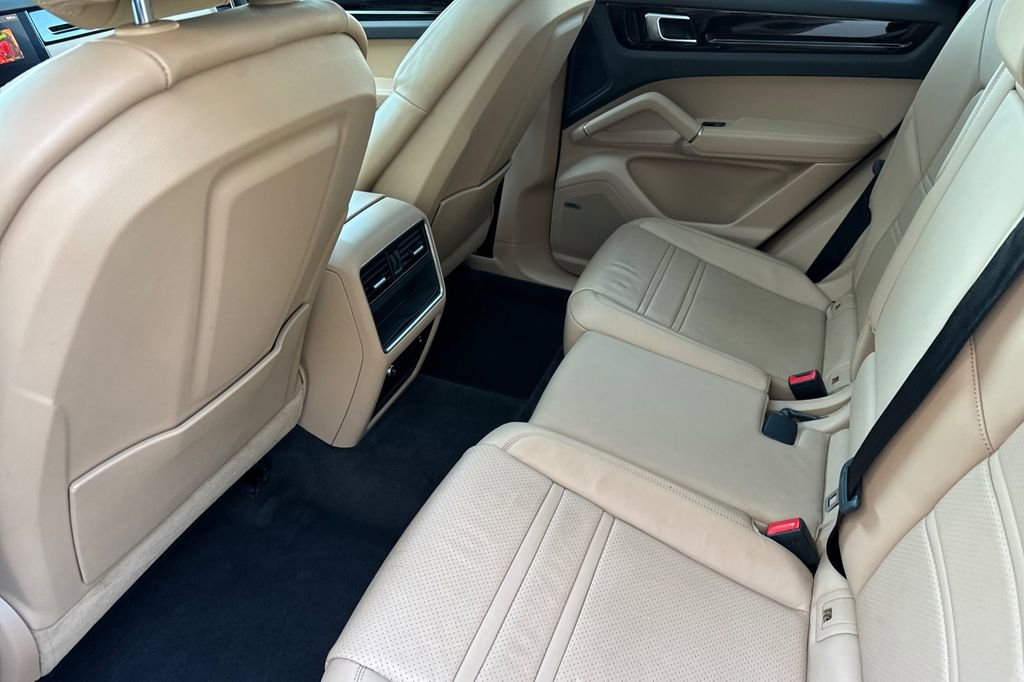 Used 2021 Porsche Cayenne Coupe image 5