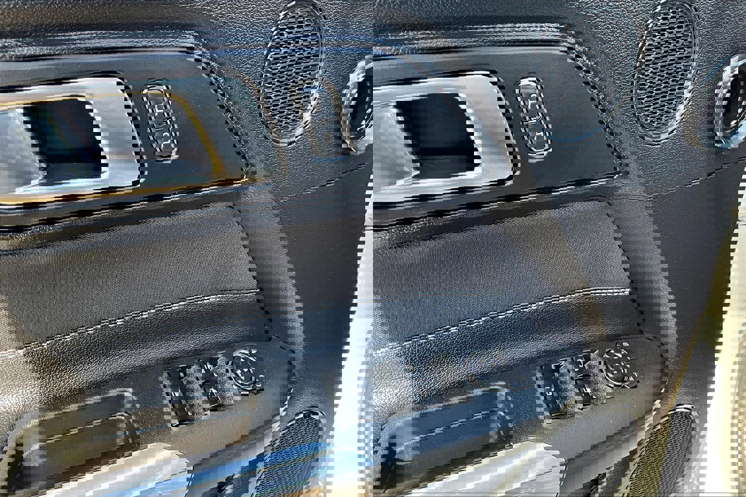 Used 2022 Ford Mustang Convertible w/ Equipment Group 101A image 33