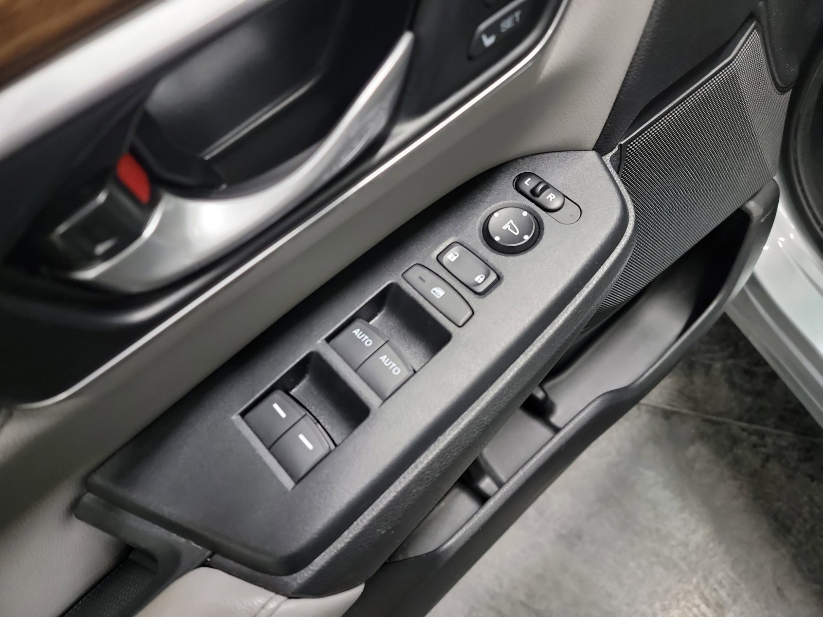 Used 2020 Honda CR-V EX-L image 14